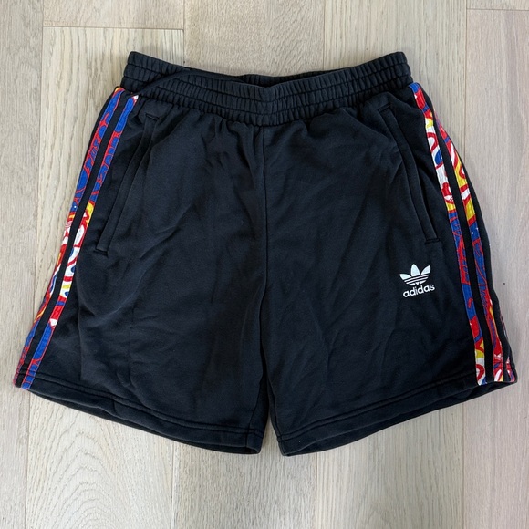 Adidas Pattern Shorts - Picture 2 of 6